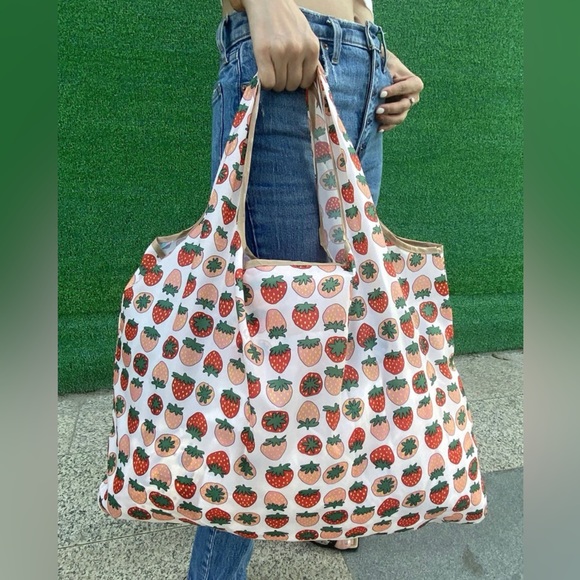 Strawberry Print Shopping Bag reusable - Picture 3 of 8